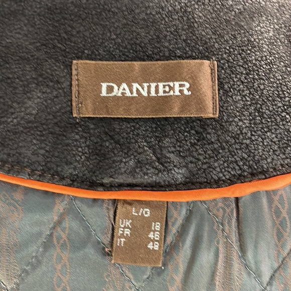 Danier brown women’s leather jacket size large.  Quilt lining - Picture 8 of 17